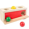 Montessori tárgyállandósági doboz, 3 labdával, golyó csúszdával