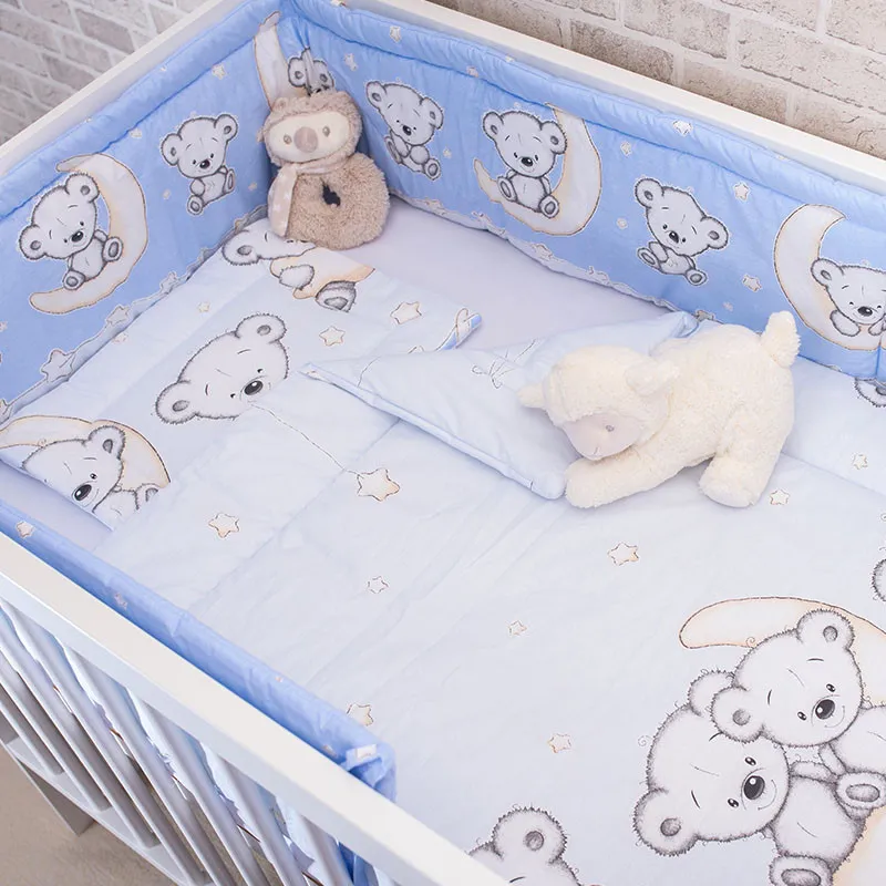 DOMBABY 3 részes ágynemű garnitúra fejvédővel MACIS KÉK