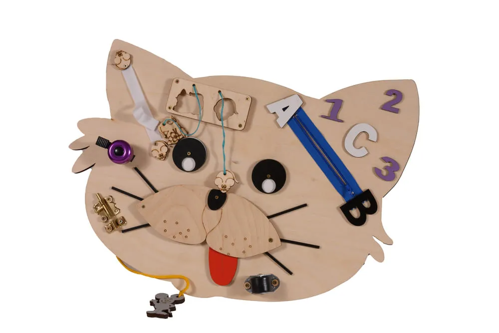 MONTESSORI matatófal CICA